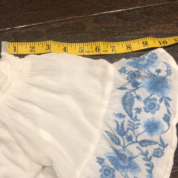 Hollister size extra small off shoulder top - Picture 5 of 8